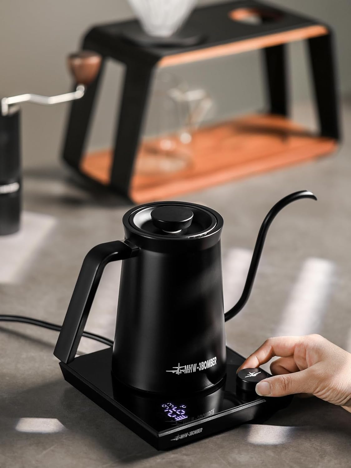 MHW-3BOMBER Gooseneck Electric Kettle BK6058B