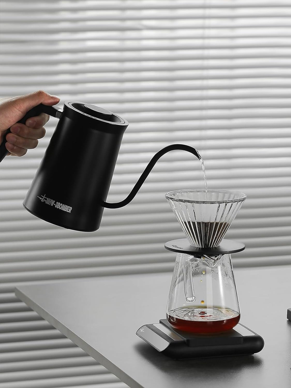 MHW-3BOMBER Gooseneck Electric Kettle BK6058B